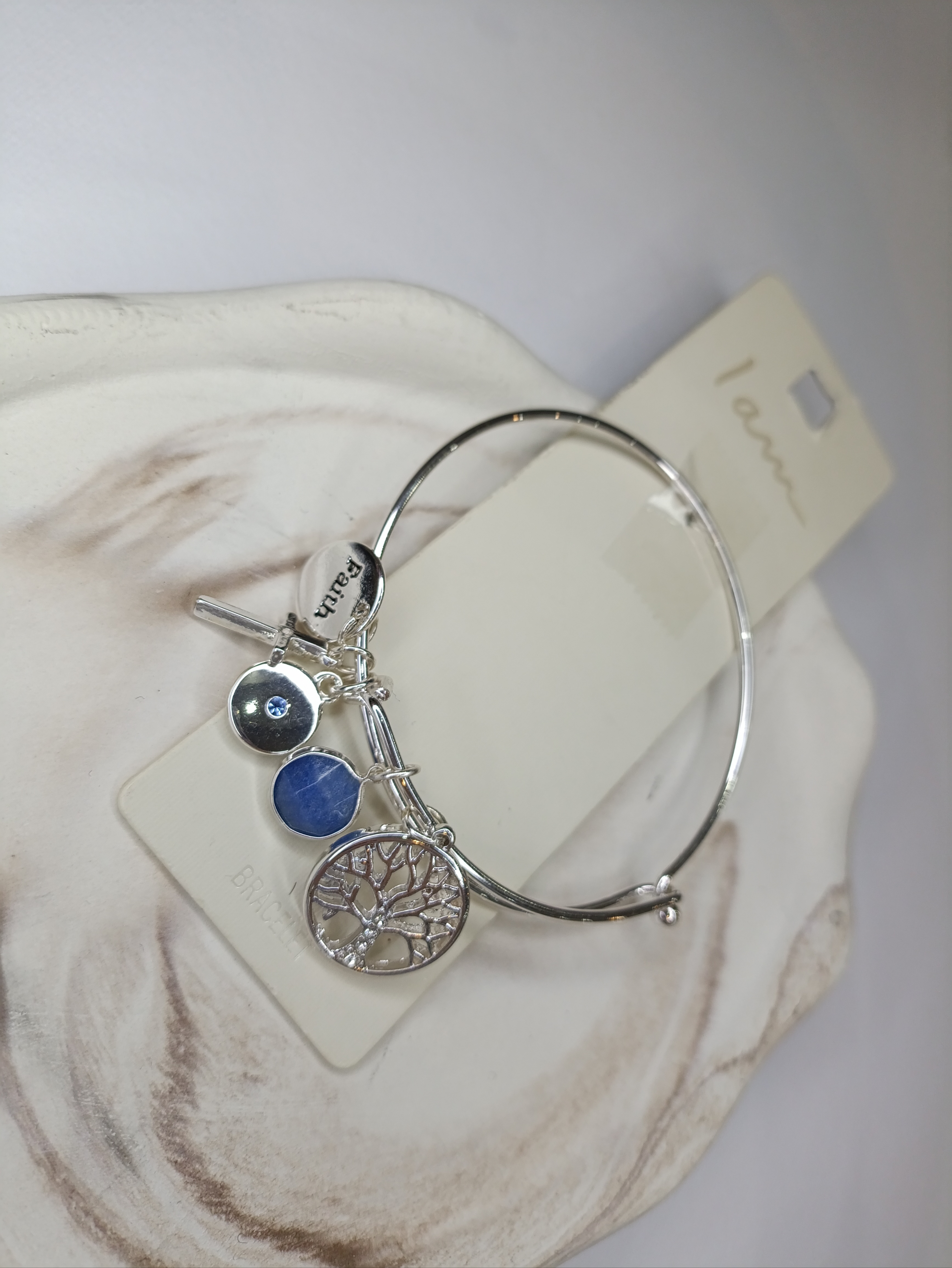 دستبند بنگل استیل با آویز صلیب و درخت زندگی